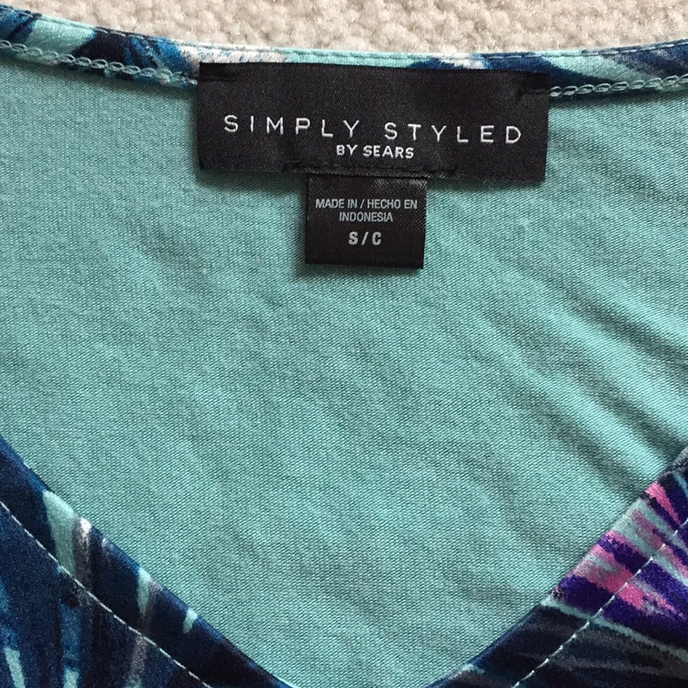 SIMPLY STYLED Top. NWOT - Picture 3 of 4